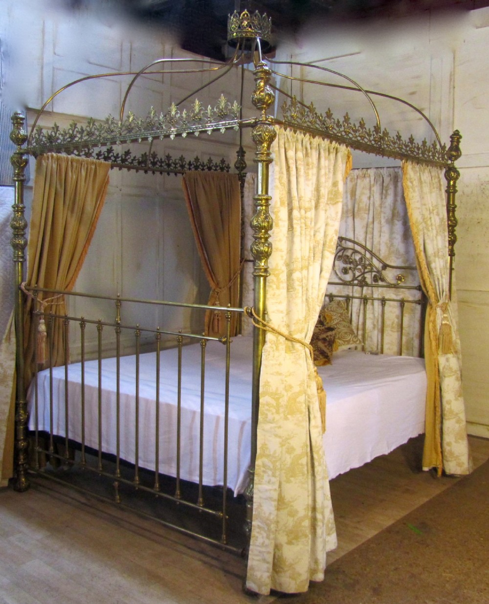victorian brass four poster super kingsize 6ft double bed