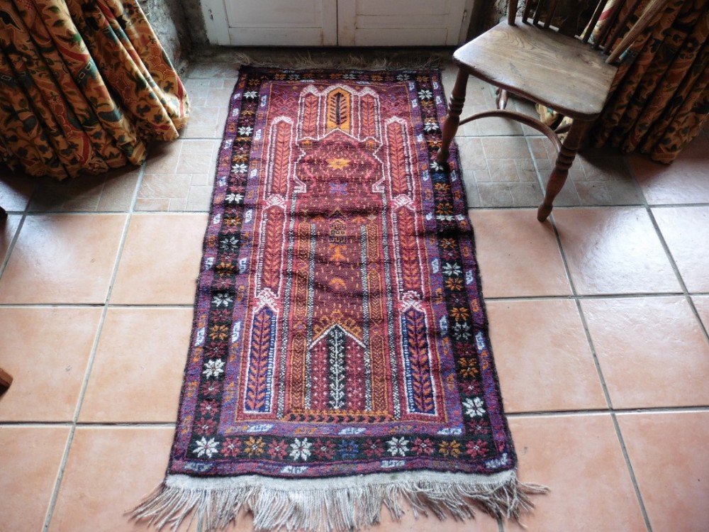 red turkish prayer rug