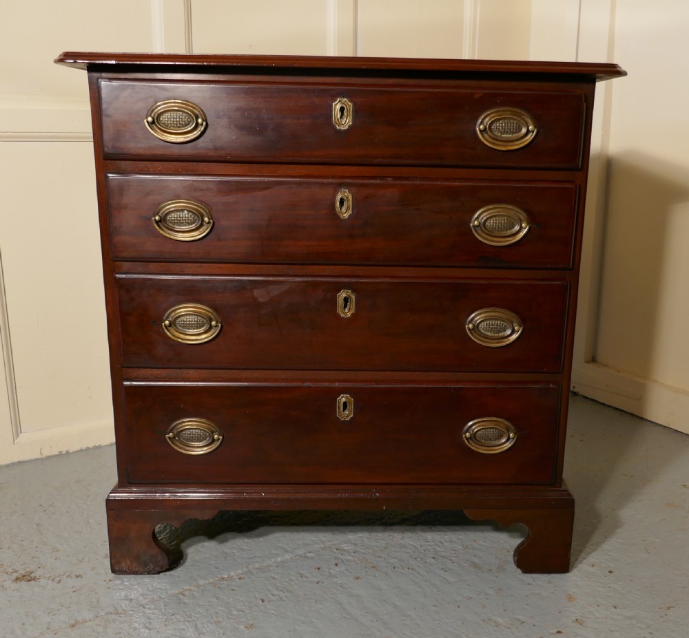 georgian mahogany chest of drawers