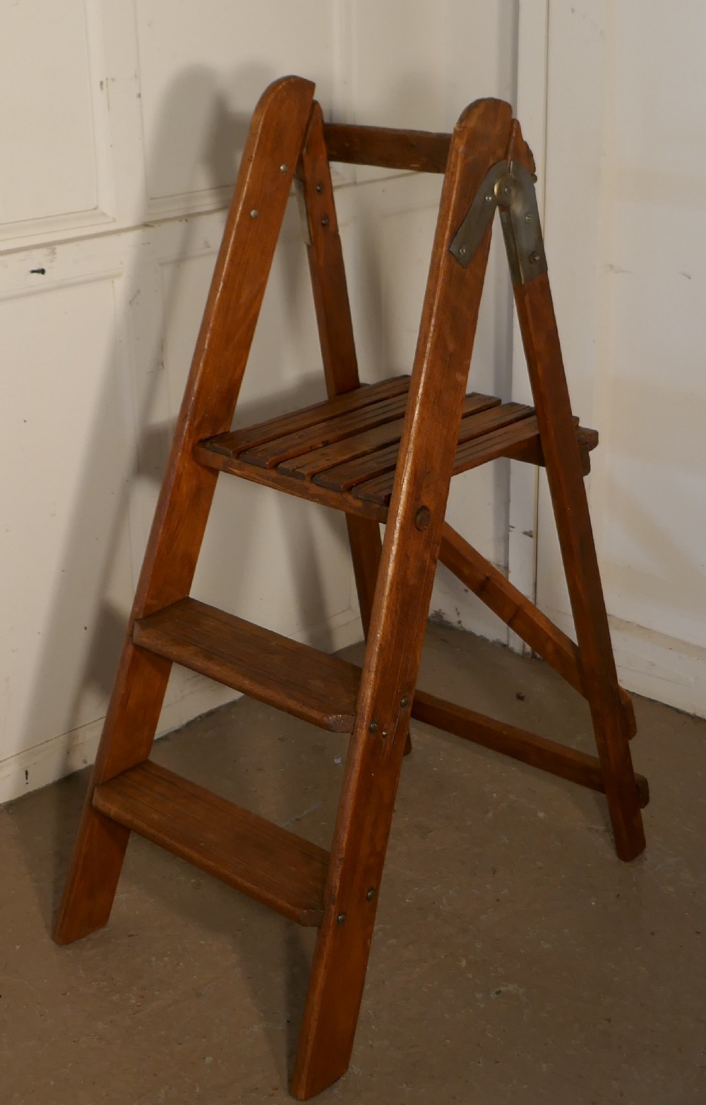 easy action pine step kitchen step ladder