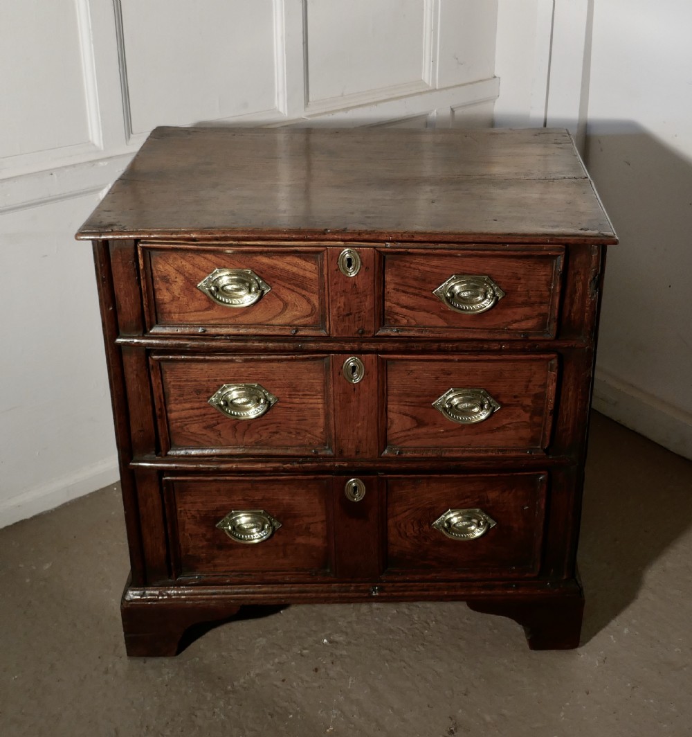 18th century small elm country chest of drawers