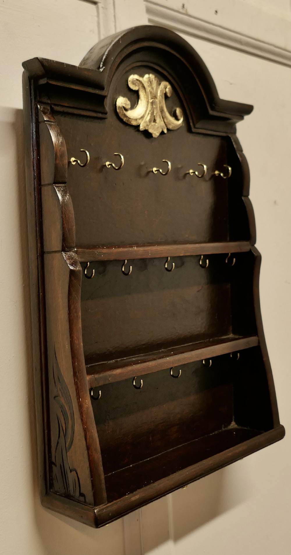 shelved wall hanging key holder rack