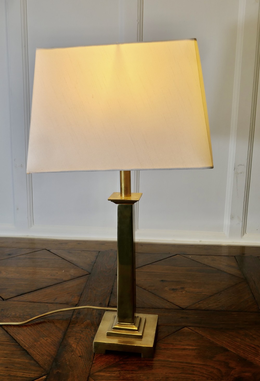 brass table lamp with central column