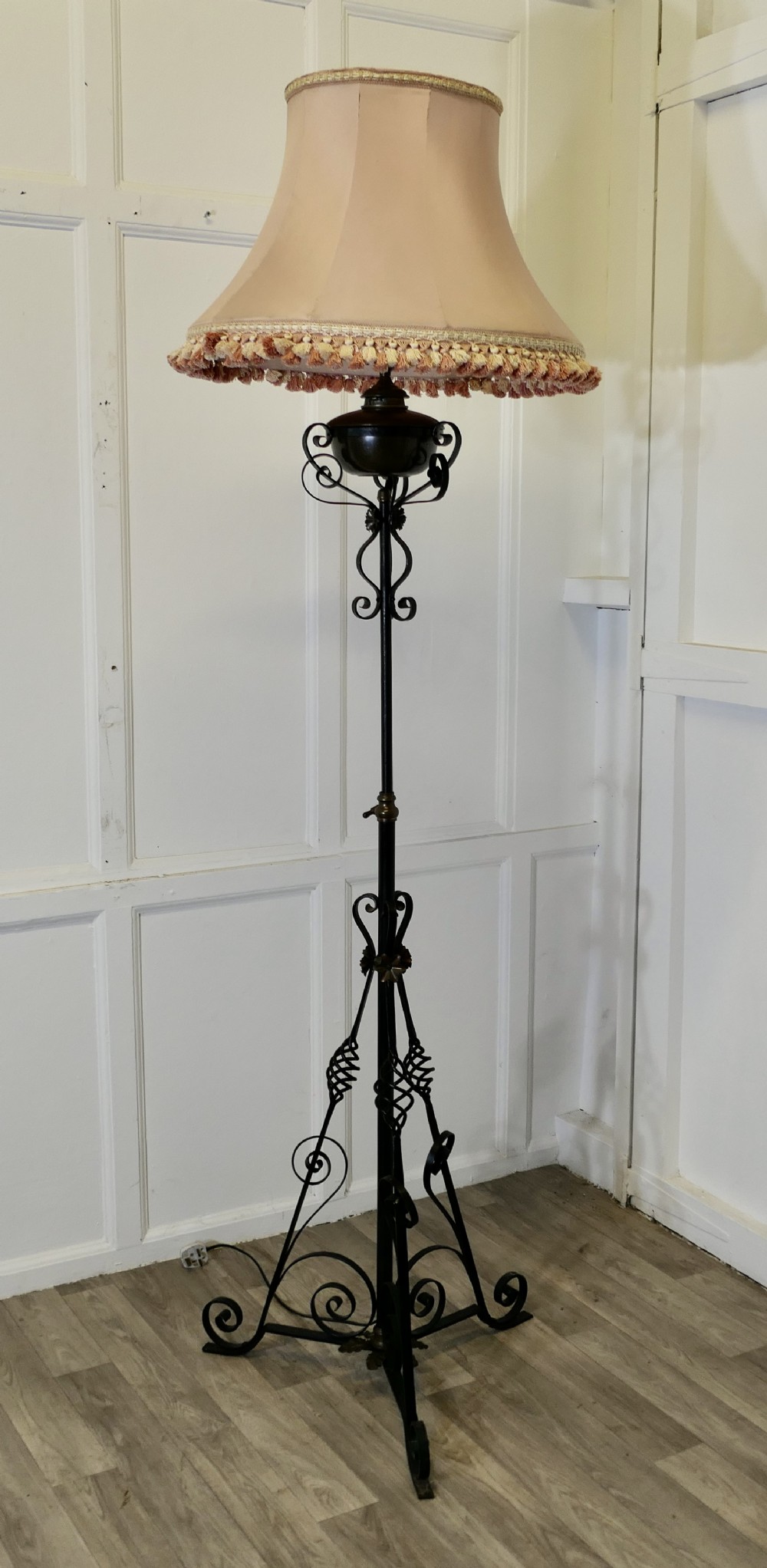 wrought iron telescopic floor standing electrified oil lamp