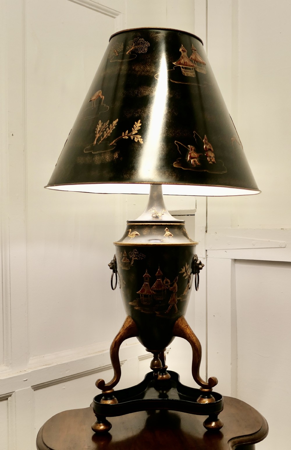 large chinoiserie toleware table lamp black and gold lacquer